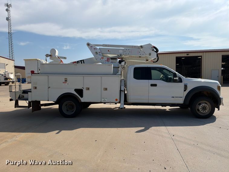 image for item EW8959 2019 Ford F550 Super Duty bucket truck