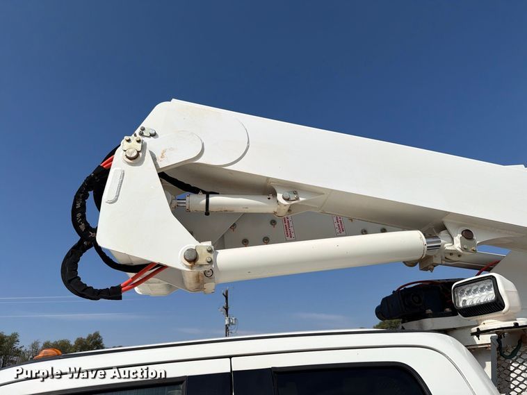 image for item EW8959 2019 Ford F550 Super Duty bucket truck