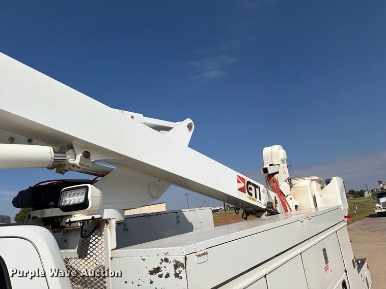 image for item EW8959 2019 Ford F550 Super Duty bucket truck