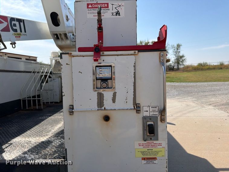 image for item EW8959 2019 Ford F550 Super Duty bucket truck