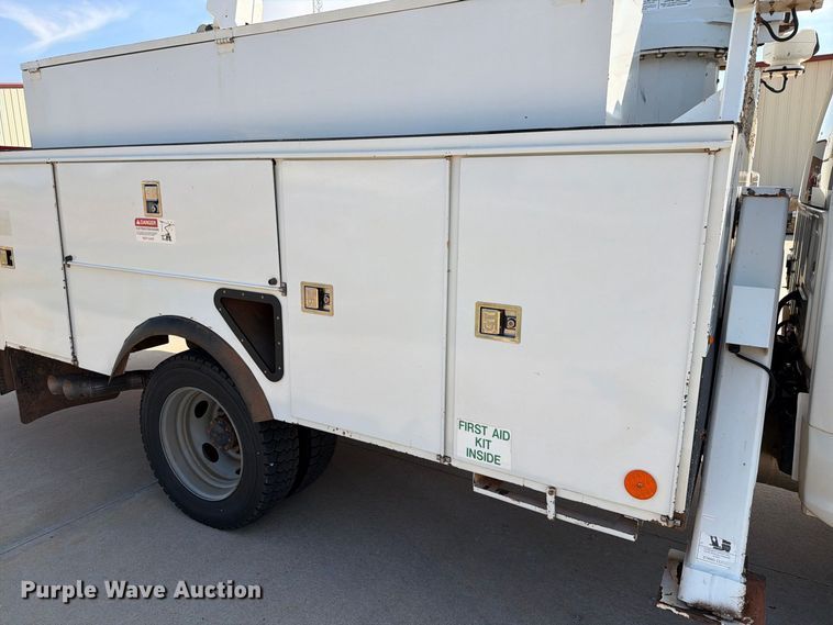 image for item EW8959 2019 Ford F550 Super Duty bucket truck