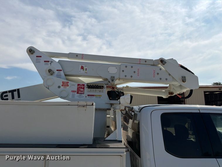 image for item EW8959 2019 Ford F550 Super Duty bucket truck