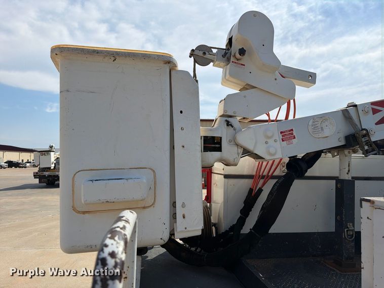 image for item EW8959 2019 Ford F550 Super Duty bucket truck