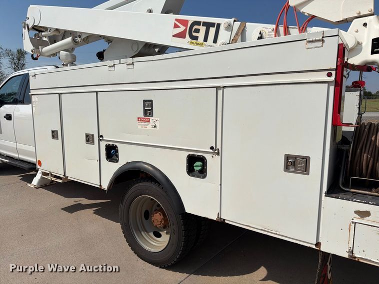 image for item EW8959 2019 Ford F550 Super Duty bucket truck