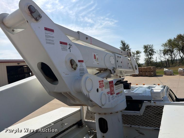 image for item EW8959 2019 Ford F550 Super Duty bucket truck