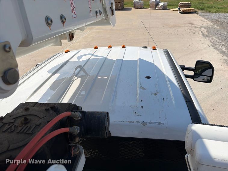 image for item EW8959 2019 Ford F550 Super Duty bucket truck