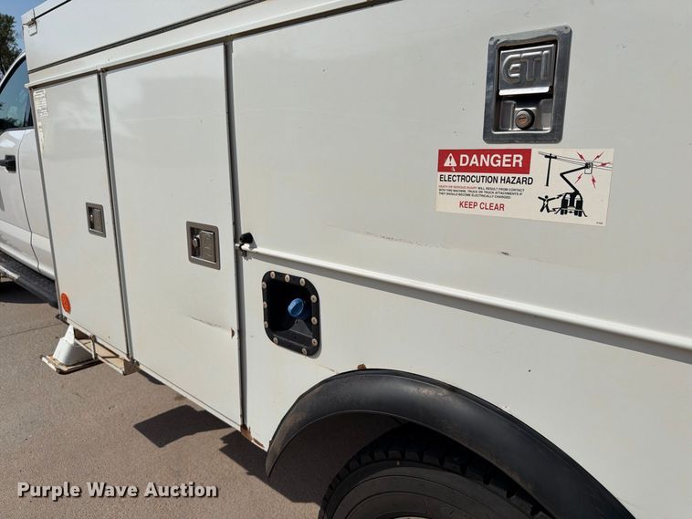 image for item EW8959 2019 Ford F550 Super Duty bucket truck