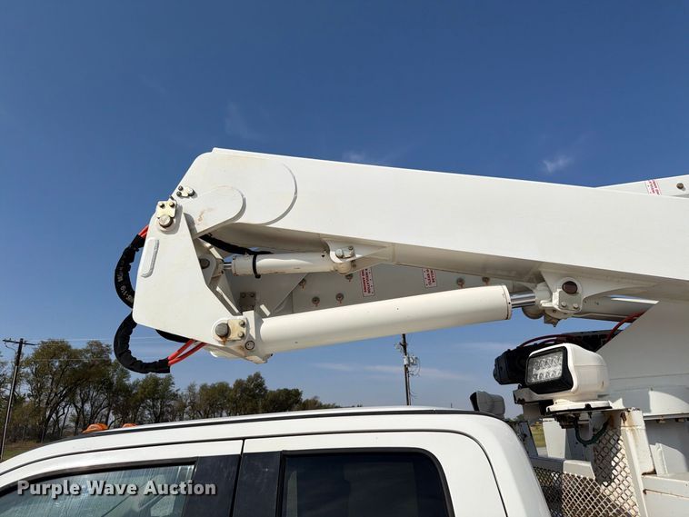 image for item EW8959 2019 Ford F550 Super Duty bucket truck
