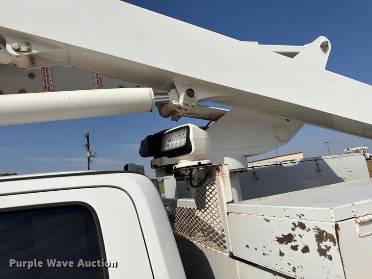 image for item EW8959 2019 Ford F550 Super Duty bucket truck