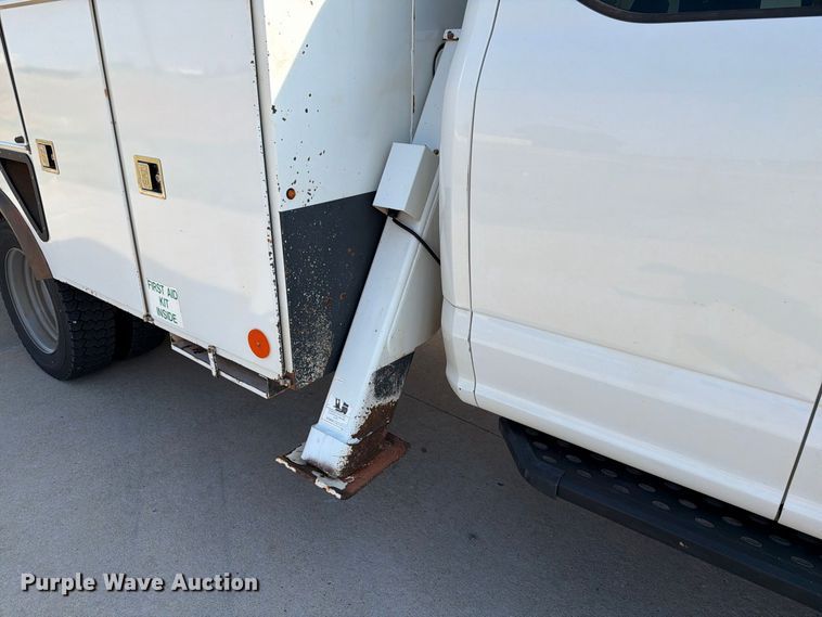image for item EW8959 2019 Ford F550 Super Duty bucket truck
