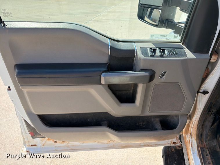 image for item EW8959 2019 Ford F550 Super Duty bucket truck