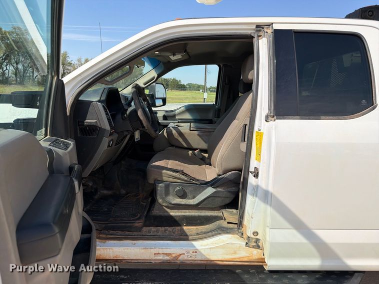 image for item EW8959 2019 Ford F550 Super Duty bucket truck