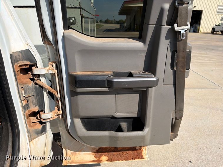 image for item EW8959 2019 Ford F550 Super Duty bucket truck