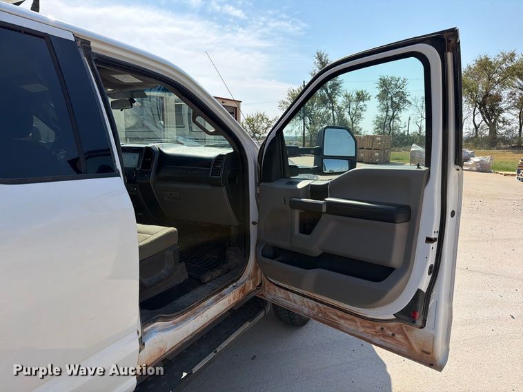 image for item EW8959 2019 Ford F550 Super Duty bucket truck
