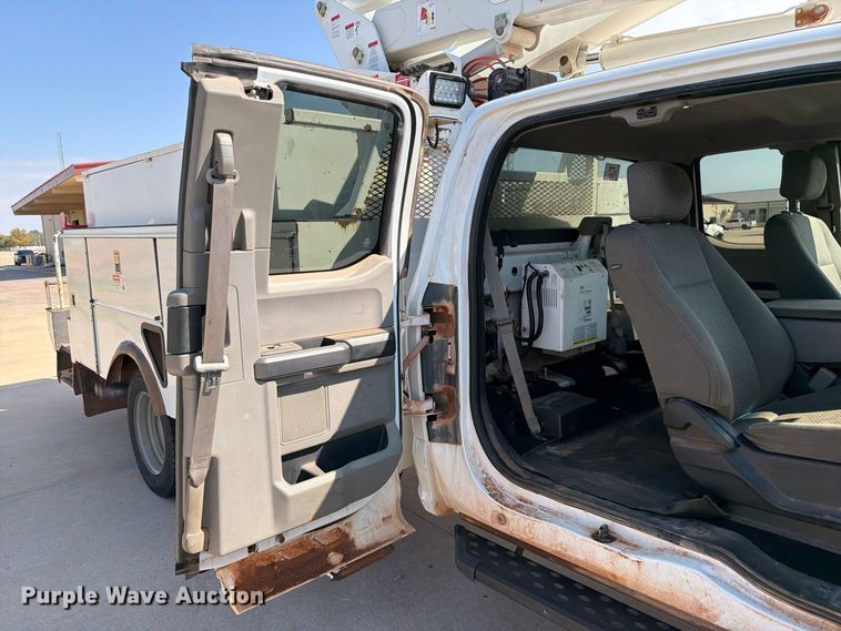 image for item EW8959 2019 Ford F550 Super Duty bucket truck