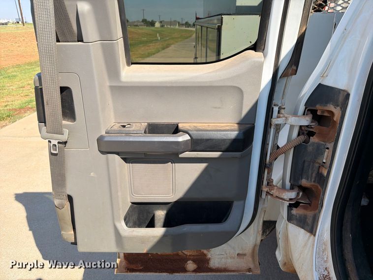 image for item EW8959 2019 Ford F550 Super Duty bucket truck