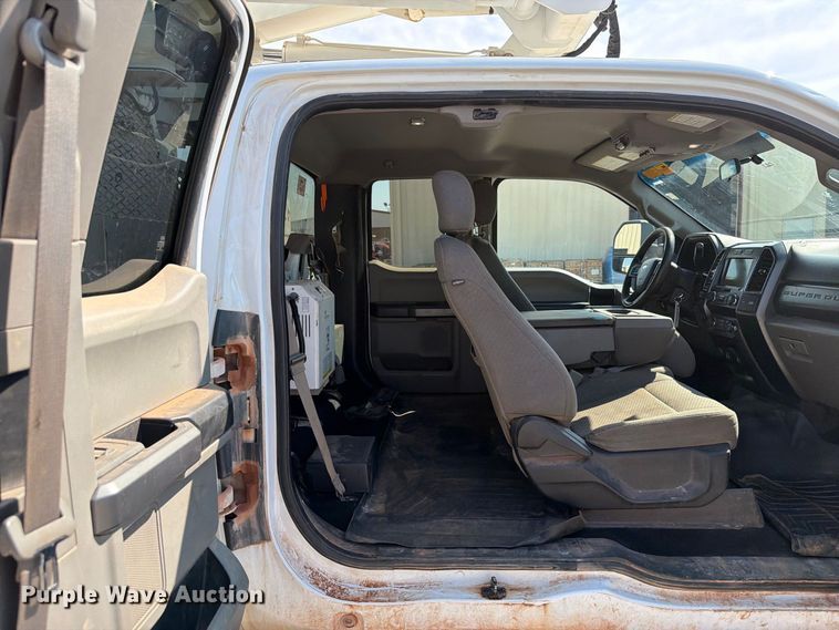image for item EW8959 2019 Ford F550 Super Duty bucket truck