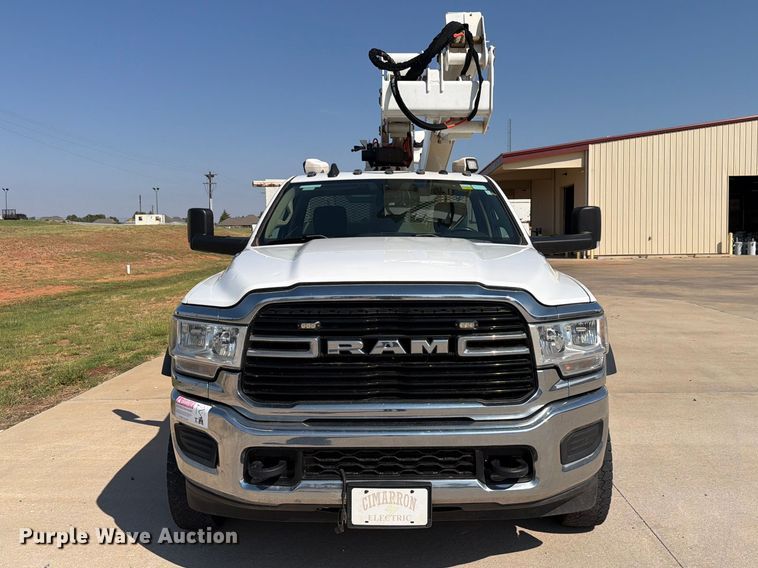 image for item EW8960 2020 RAM 5500HD bucket truck