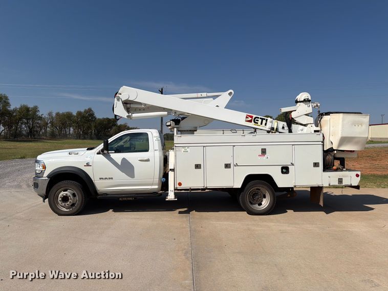 image for item EW8960 2020 RAM 5500HD bucket truck