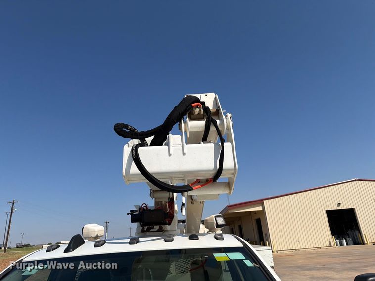 image for item EW8960 2020 RAM 5500HD bucket truck