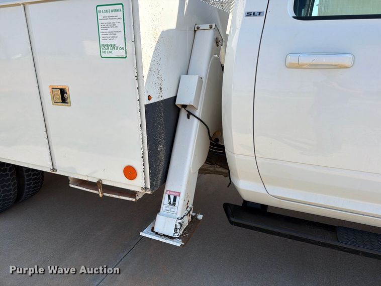 image for item EW8960 2020 RAM 5500HD bucket truck
