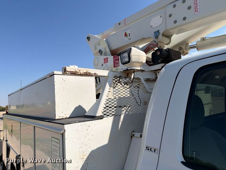 image for item EW8960 2020 RAM 5500HD bucket truck