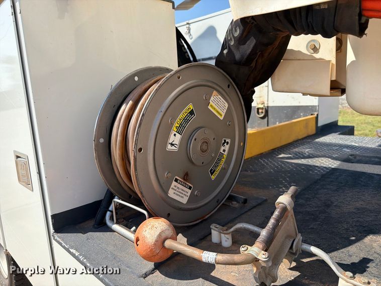 image for item EW8960 2020 RAM 5500HD bucket truck
