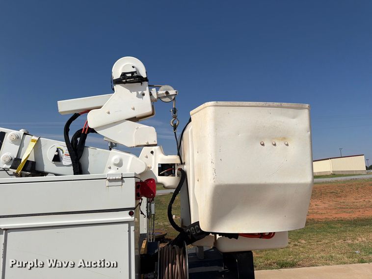 image for item EW8960 2020 RAM 5500HD bucket truck