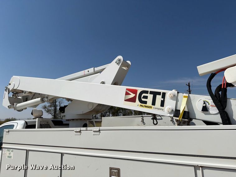 image for item EW8960 2020 RAM 5500HD bucket truck