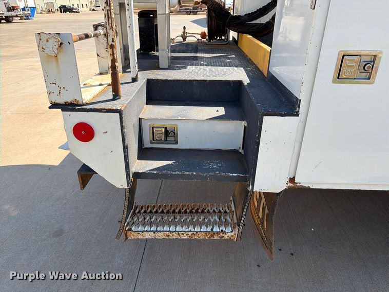 image for item EW8960 2020 RAM 5500HD bucket truck