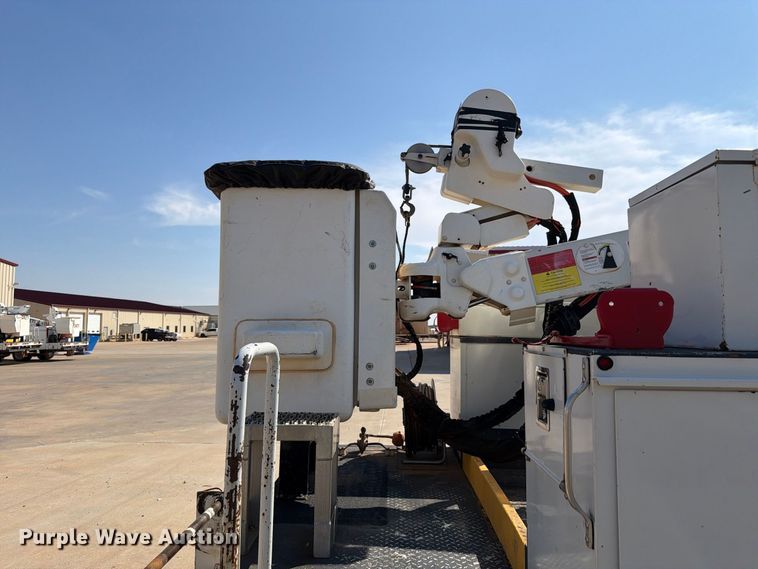 image for item EW8960 2020 RAM 5500HD bucket truck