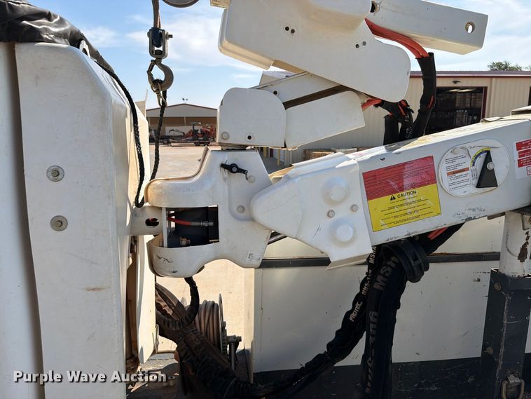 image for item EW8960 2020 RAM 5500HD bucket truck