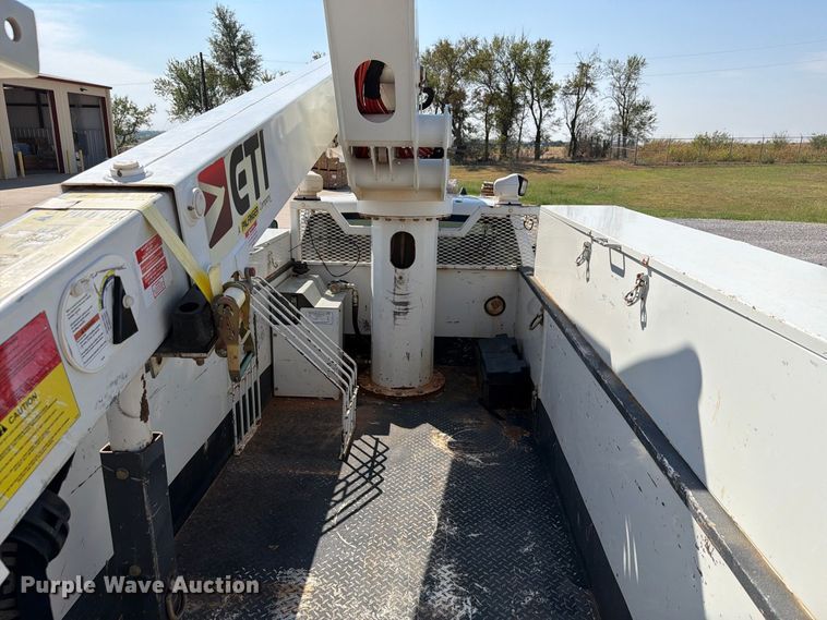 image for item EW8960 2020 RAM 5500HD bucket truck