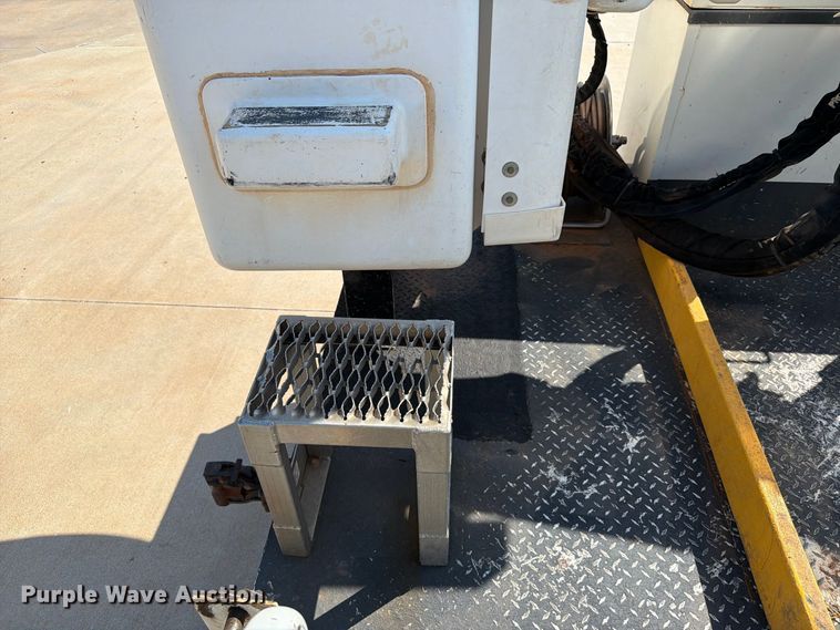 image for item EW8960 2020 RAM 5500HD bucket truck