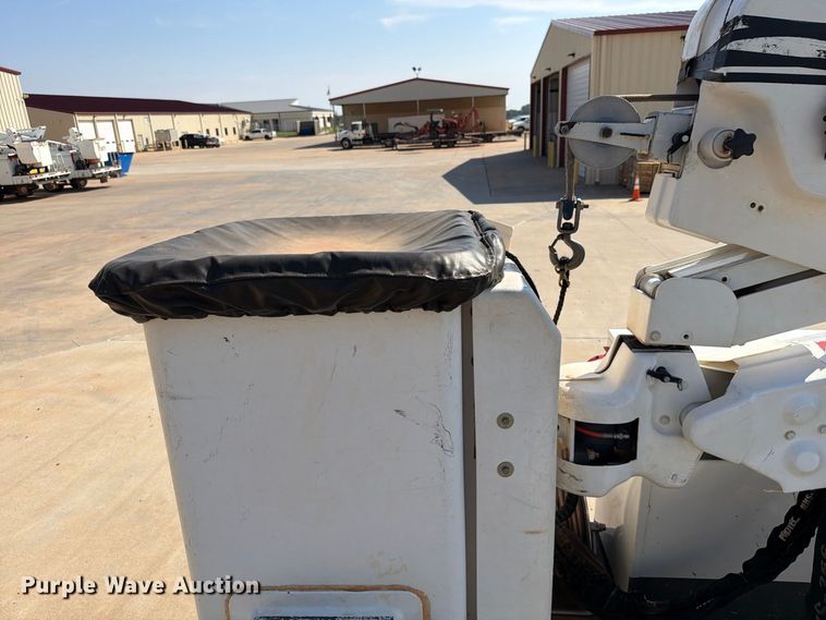 image for item EW8960 2020 RAM 5500HD bucket truck