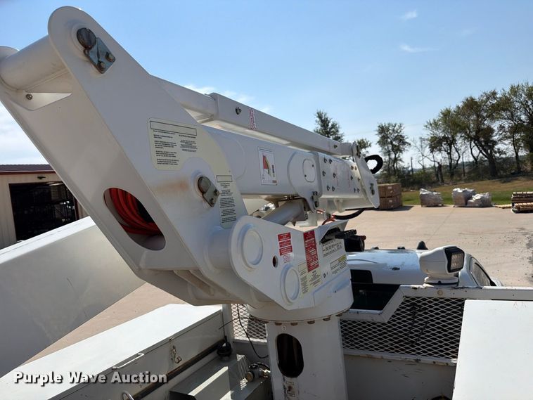 image for item EW8960 2020 RAM 5500HD bucket truck