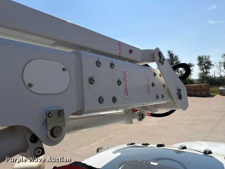 image for item EW8960 2020 RAM 5500HD bucket truck