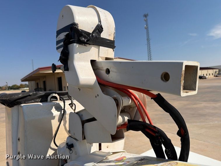 image for item EW8960 2020 RAM 5500HD bucket truck