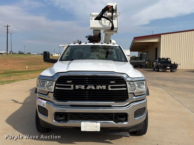 image for item EW8961 2020 RAM 5500HD bucket truck
