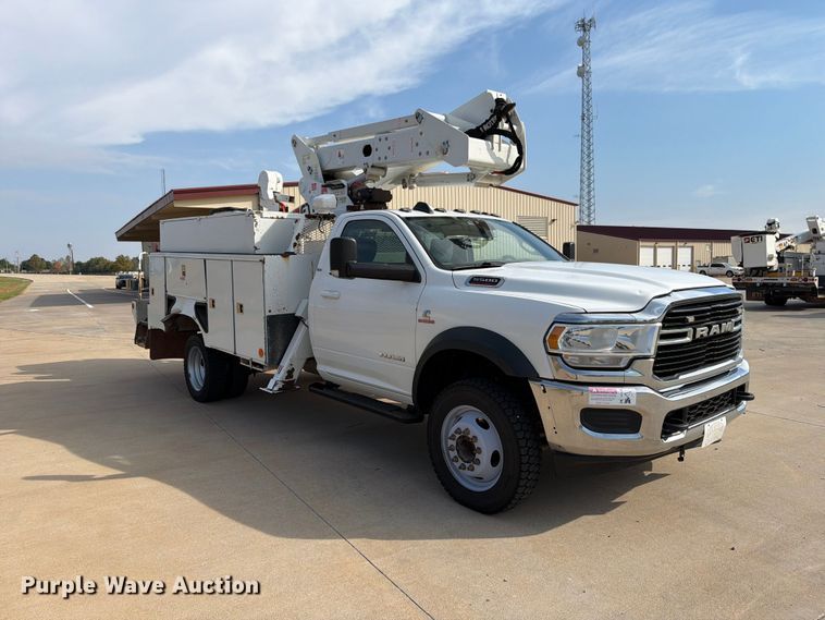 image for item EW8961 2020 RAM 5500HD bucket truck