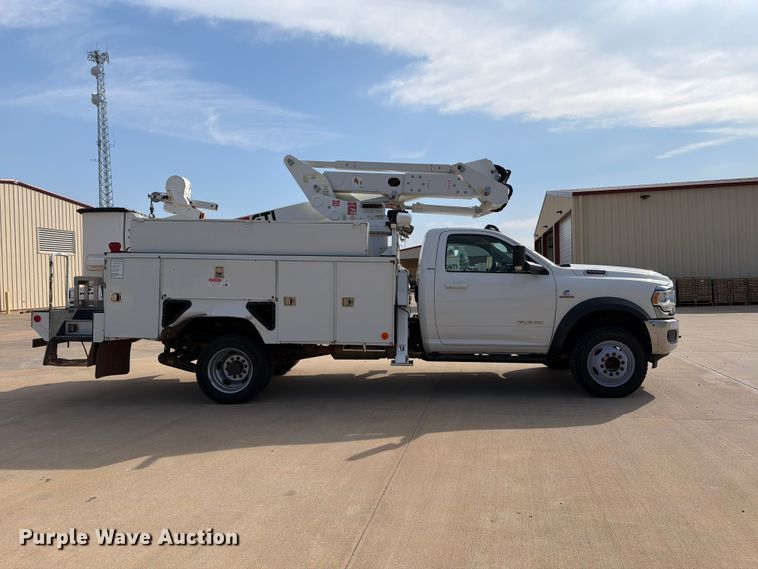 image for item EW8961 2020 RAM 5500HD bucket truck