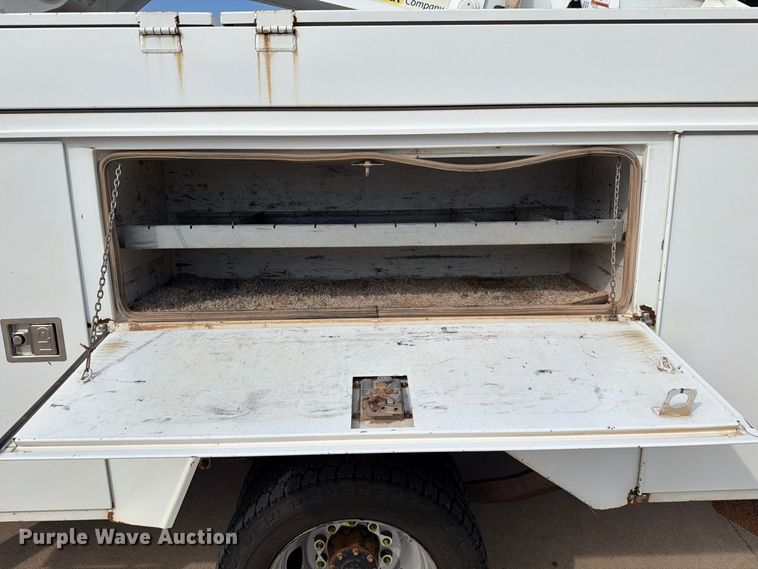 image for item EW8961 2020 RAM 5500HD bucket truck