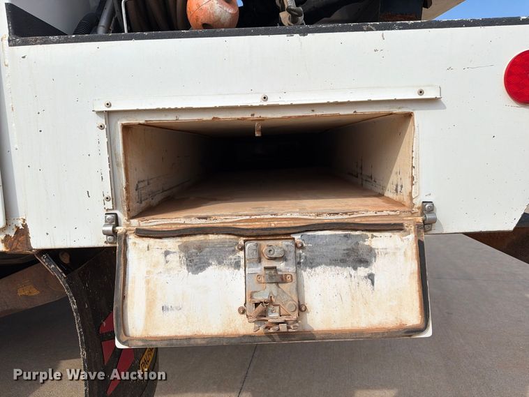 image for item EW8961 2020 RAM 5500HD bucket truck