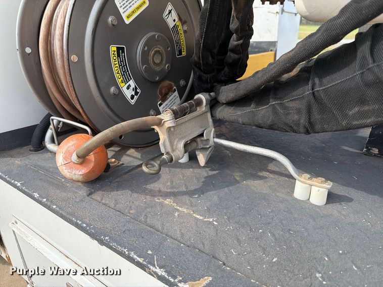 image for item EW8961 2020 RAM 5500HD bucket truck