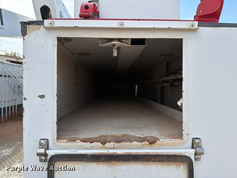 image for item EW8961 2020 RAM 5500HD bucket truck