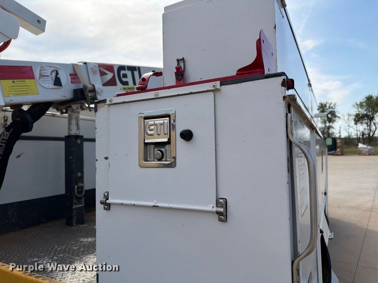 image for item EW8961 2020 RAM 5500HD bucket truck