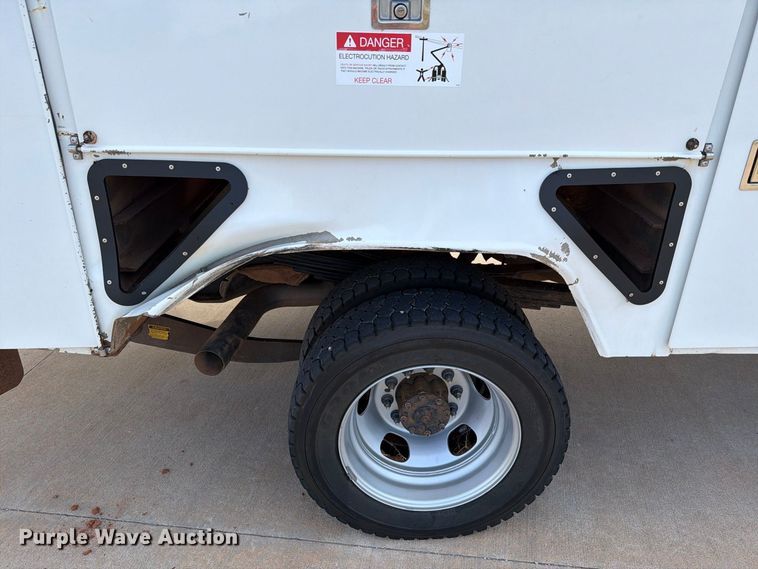 image for item EW8961 2020 RAM 5500HD bucket truck
