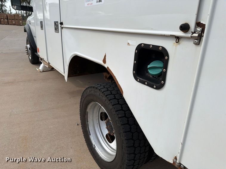 image for item EW8961 2020 RAM 5500HD bucket truck