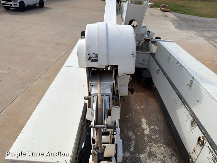 image for item EW8961 2020 RAM 5500HD bucket truck