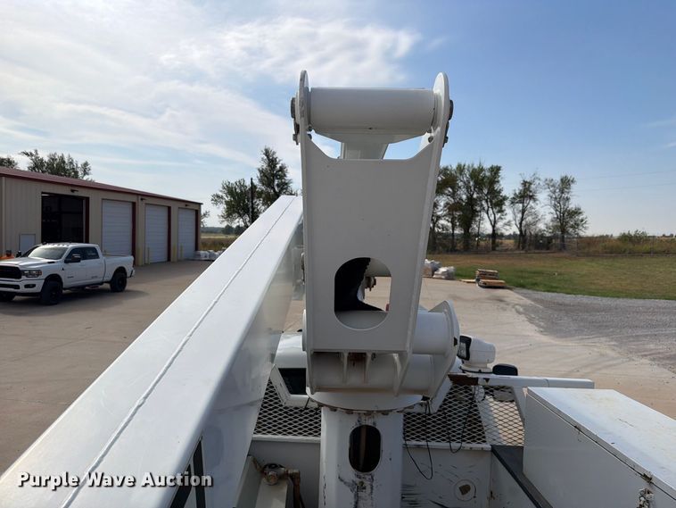 image for item EW8961 2020 RAM 5500HD bucket truck